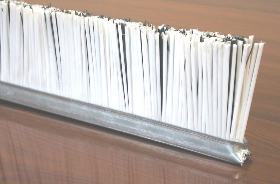spazzole-strip-lineari-scaled-925x608